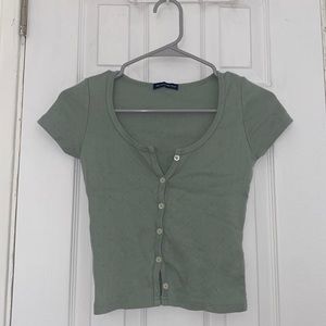 Brandy Melville shorts sleeve buttoned